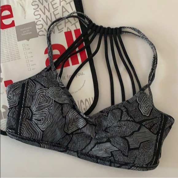 🍋lululemon Lighten Uo Bra - Picture 3 of 7